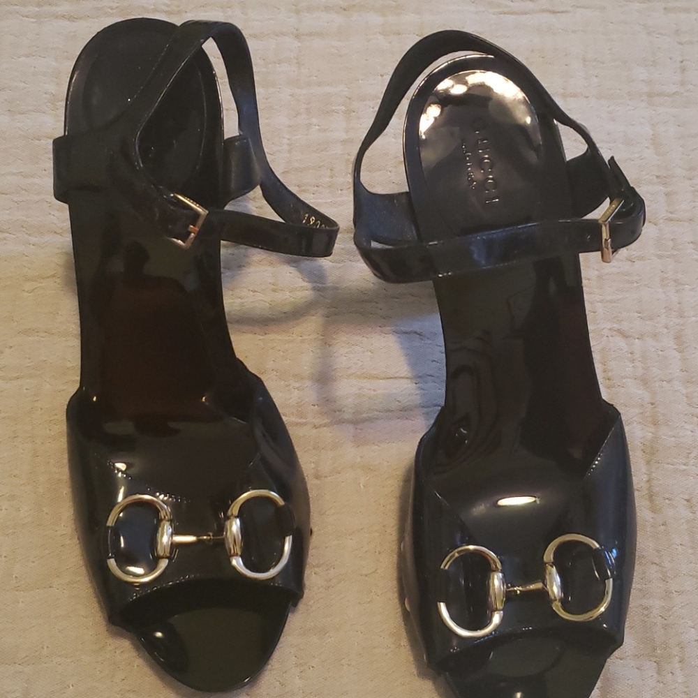 Black gucci sandals